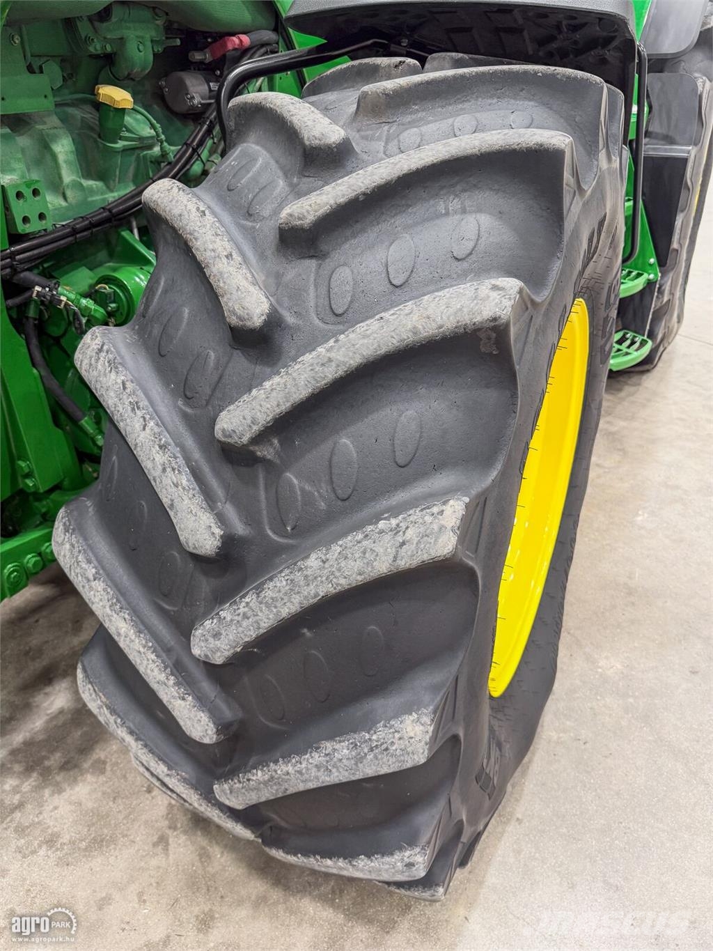 John Deere 8310R 16/5 Powershift 40 km/h váltó, ILS rugózott  الجرارات