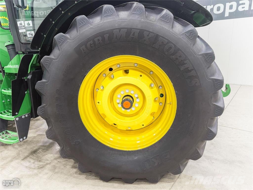John Deere 8310R 16/5 Powershift 40 km/h váltó, ILS rugózott  الجرارات