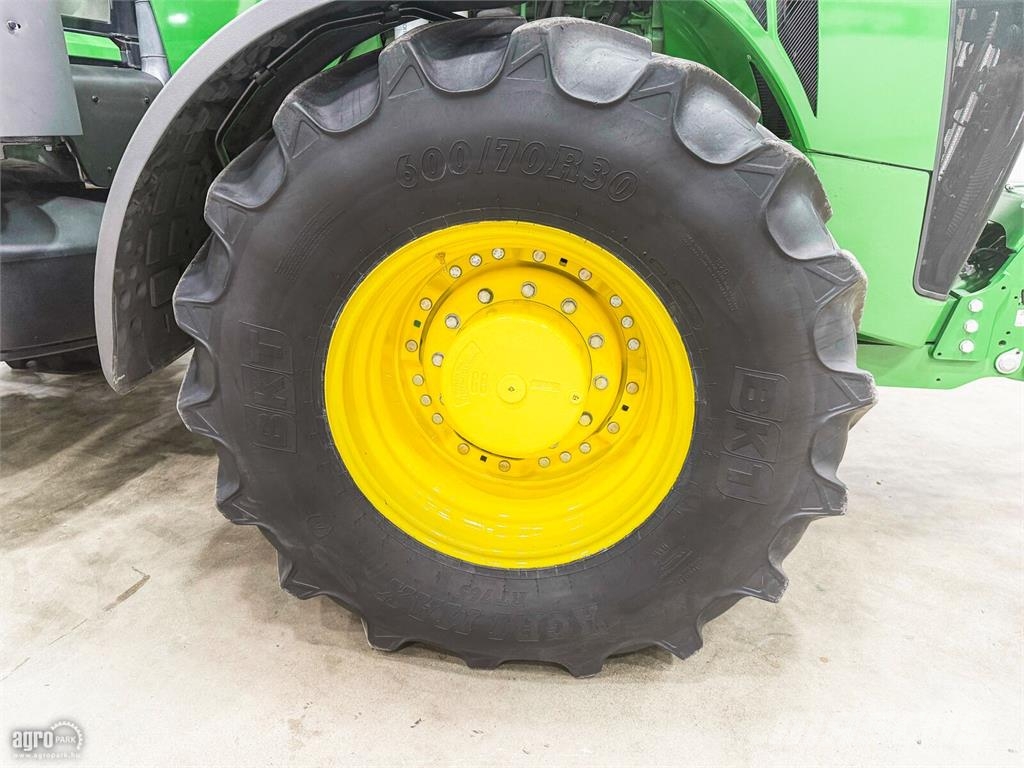 John Deere 8310R 16/5 Powershift 40 km/h váltó, ILS rugózott  الجرارات