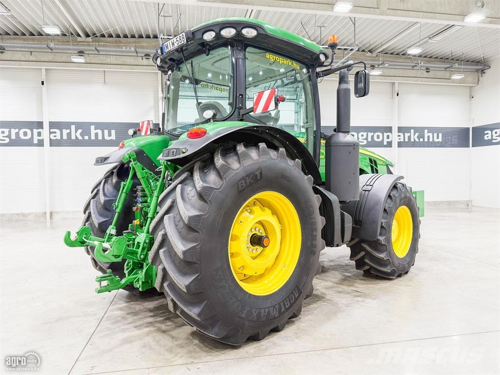 John Deere 8310R 16/5 Powershift 40 km/h váltó, ILS rugózott  الجرارات