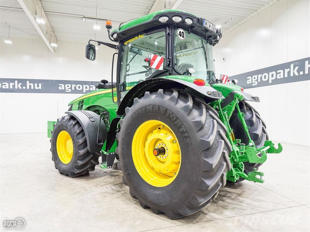 John Deere 8310R 16/5 Powershift 40 km/h váltó, ILS rugózott  الجرارات