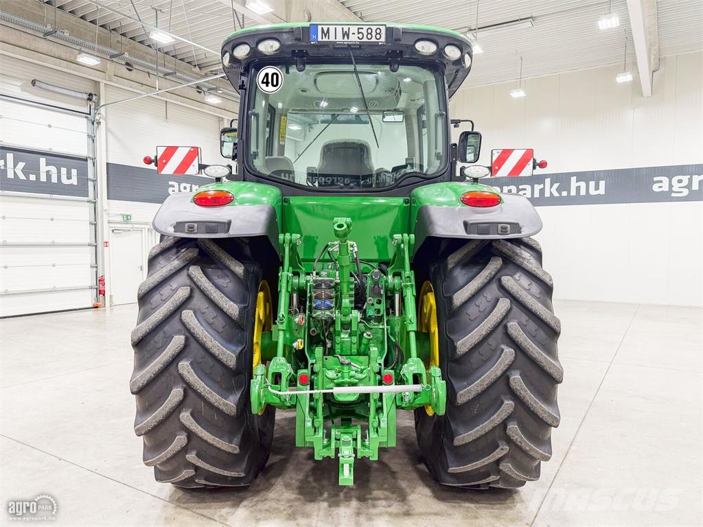 John Deere 8310R 16/5 Powershift 40 km/h váltó, ILS rugózott  الجرارات