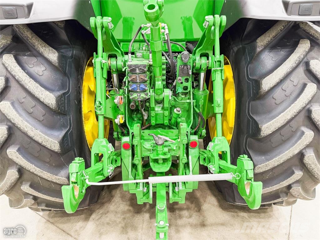 John Deere 8310R 16/5 Powershift 40 km/h váltó, ILS rugózott  الجرارات