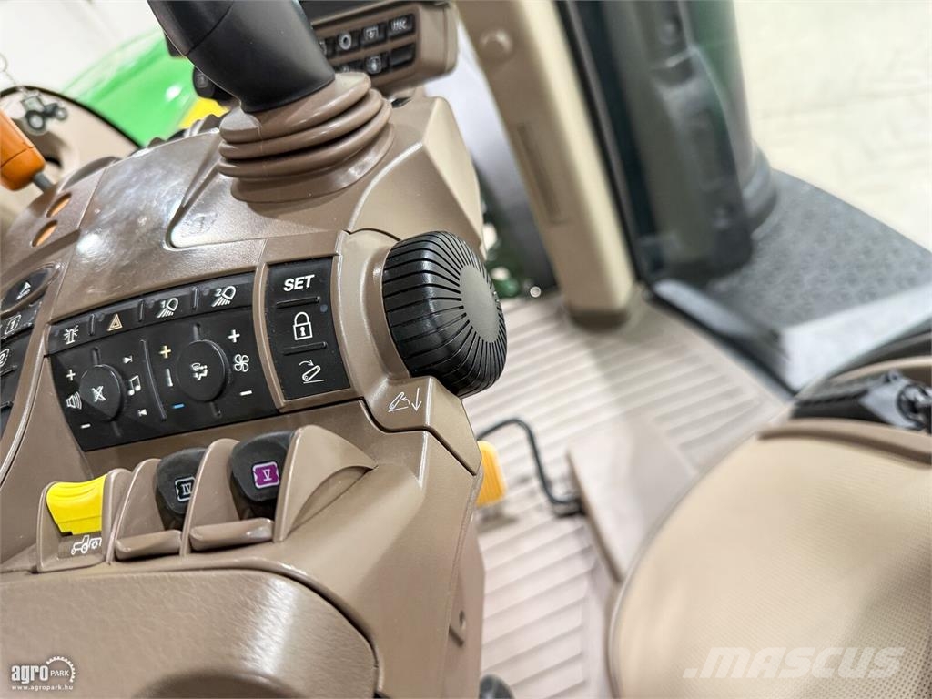 John Deere 8400R e23 Powershift 50 km/h váltó, rugózott híd, Трактора