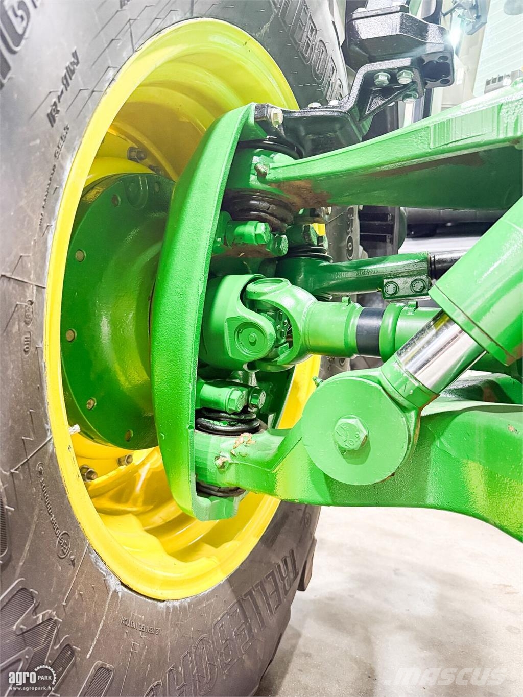 John Deere 8520 16/5 Powershift, ILS, 4 pár hidraulikakör, te Traktorok