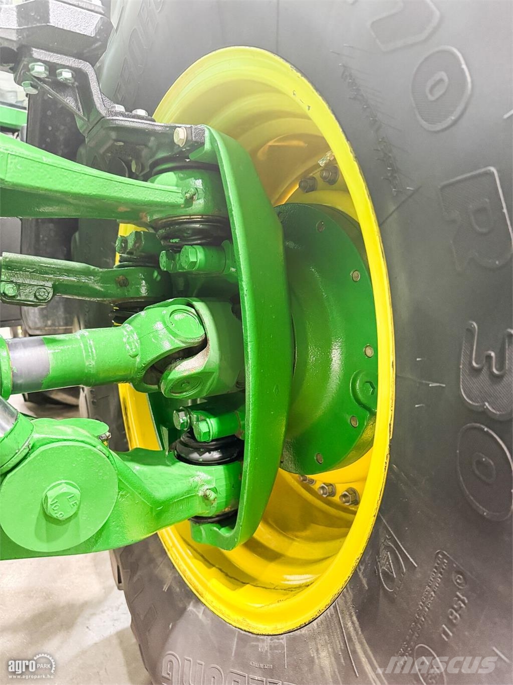 John Deere 8520 16/5 Powershift, ILS, 4 pár hidraulikakör, te Traktorok