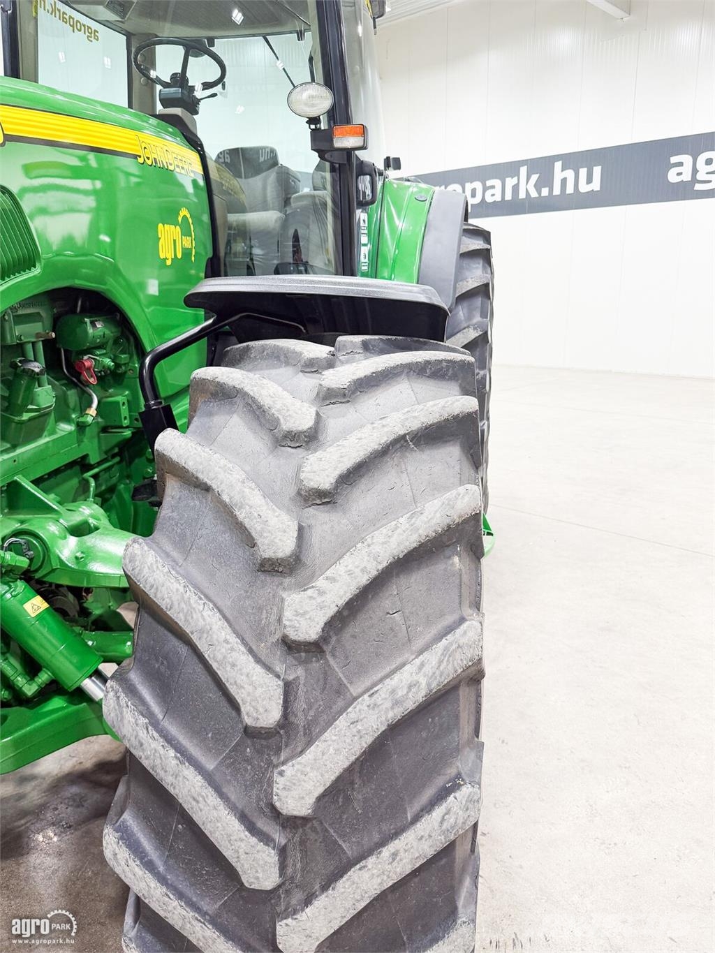 John Deere 8520 16/5 Powershift, ILS, 4 pár hidraulikakör, te Traktorok