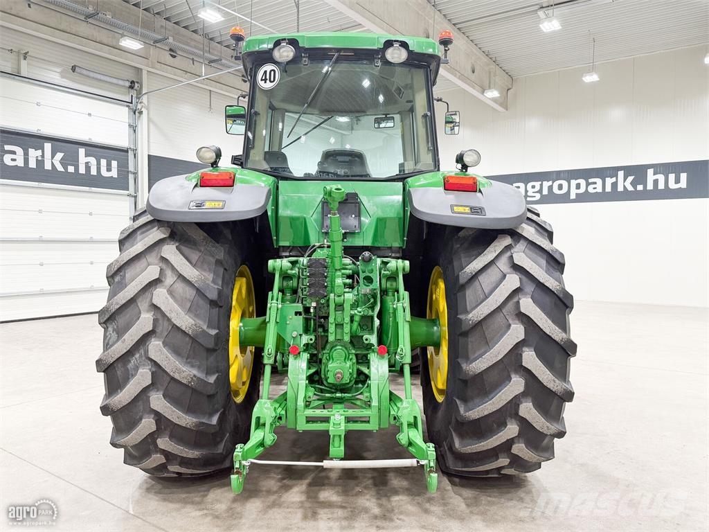 John Deere 8520 16/5 Powershift, ILS, 4 pár hidraulikakör, te Traktorok