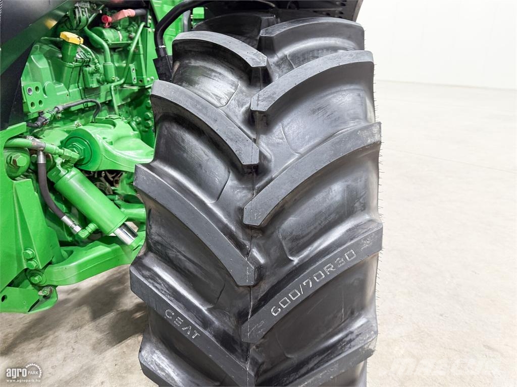 John Deere 8R 280 e23 Powershift 50 km/h váltó, rugózott híd, Traktoren