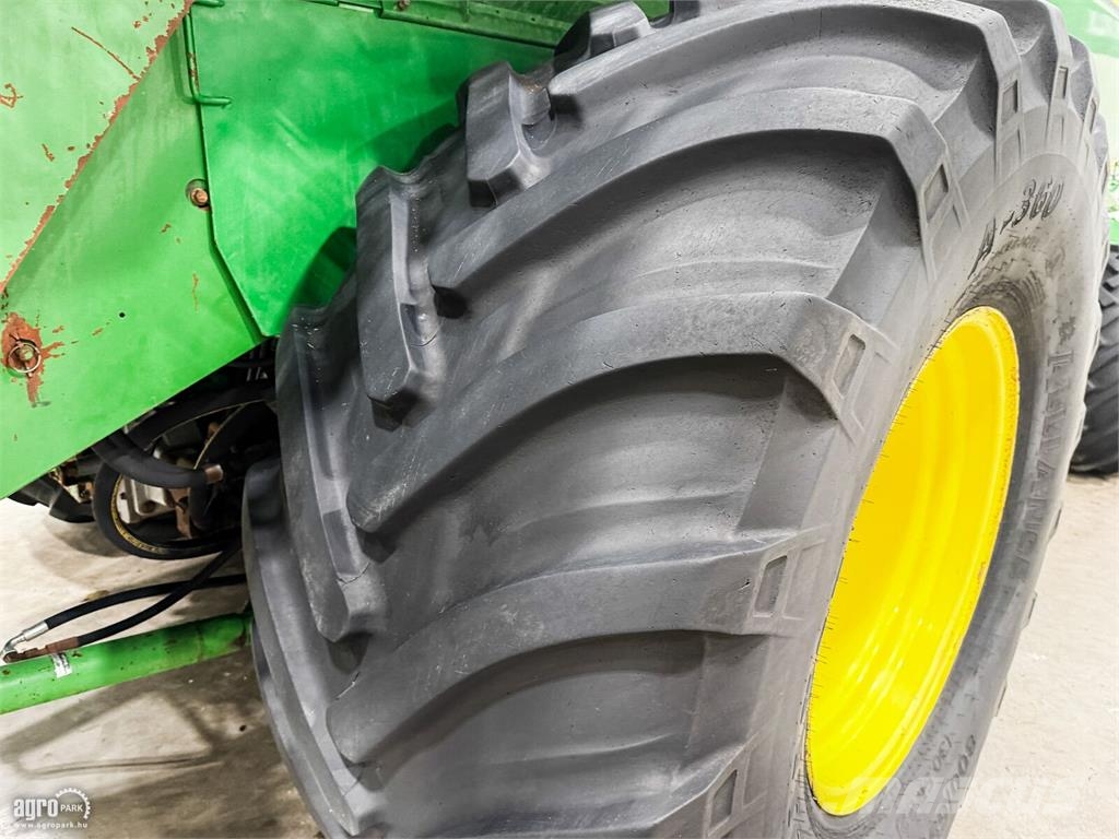 John Deere 9560 WTS 5 ládás kombájn, 5,5 méteres 618R asztal  Mietitrebbiatrici