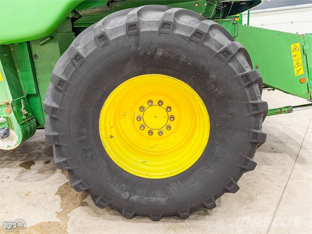 John Deere 9560 WTS 5 ládás kombájn, 5,5 méteres 618R asztal  Mietitrebbiatrici