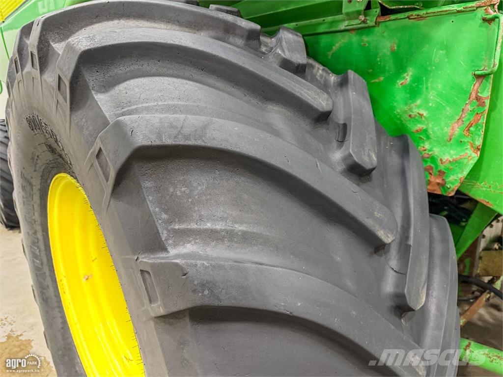 John Deere 9560 WTS 5 ládás kombájn, 5,5 méteres 618R asztal  Mietitrebbiatrici