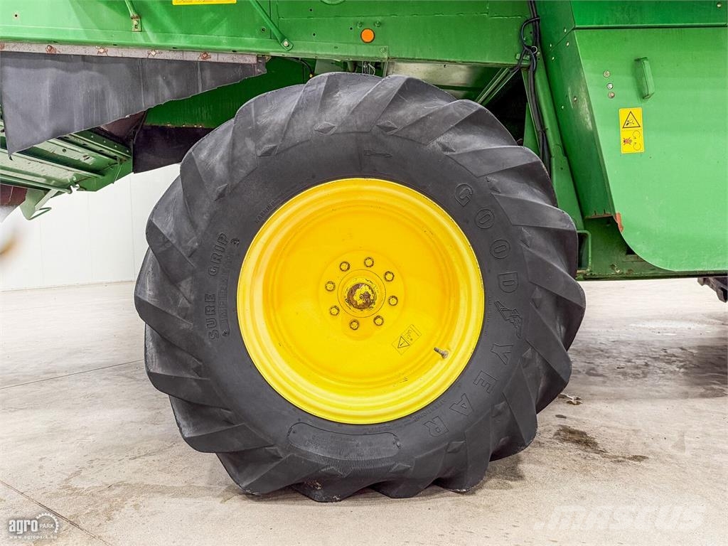John Deere 9560 WTS 5 ládás kombájn, 5,5 méteres 618R asztal  Mietitrebbiatrici