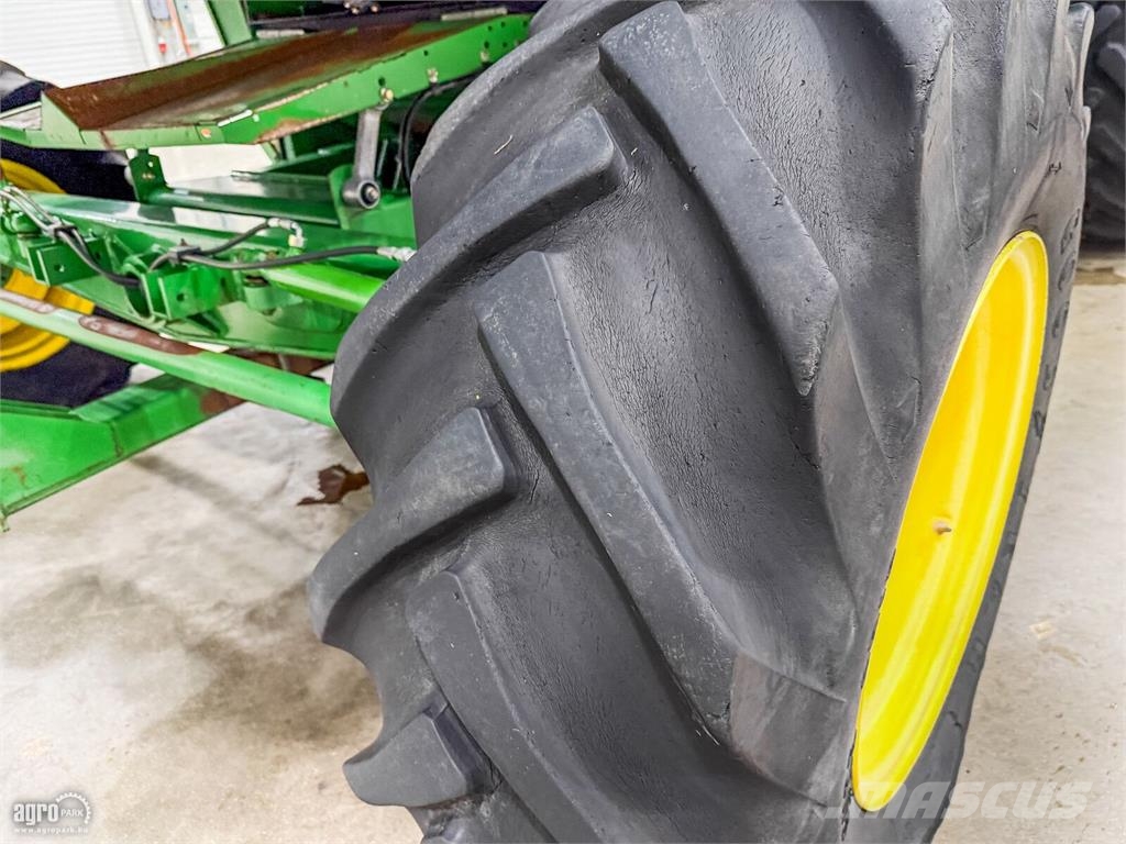 John Deere 9560 WTS 5 ládás kombájn, 5,5 méteres 618R asztal  Mietitrebbiatrici