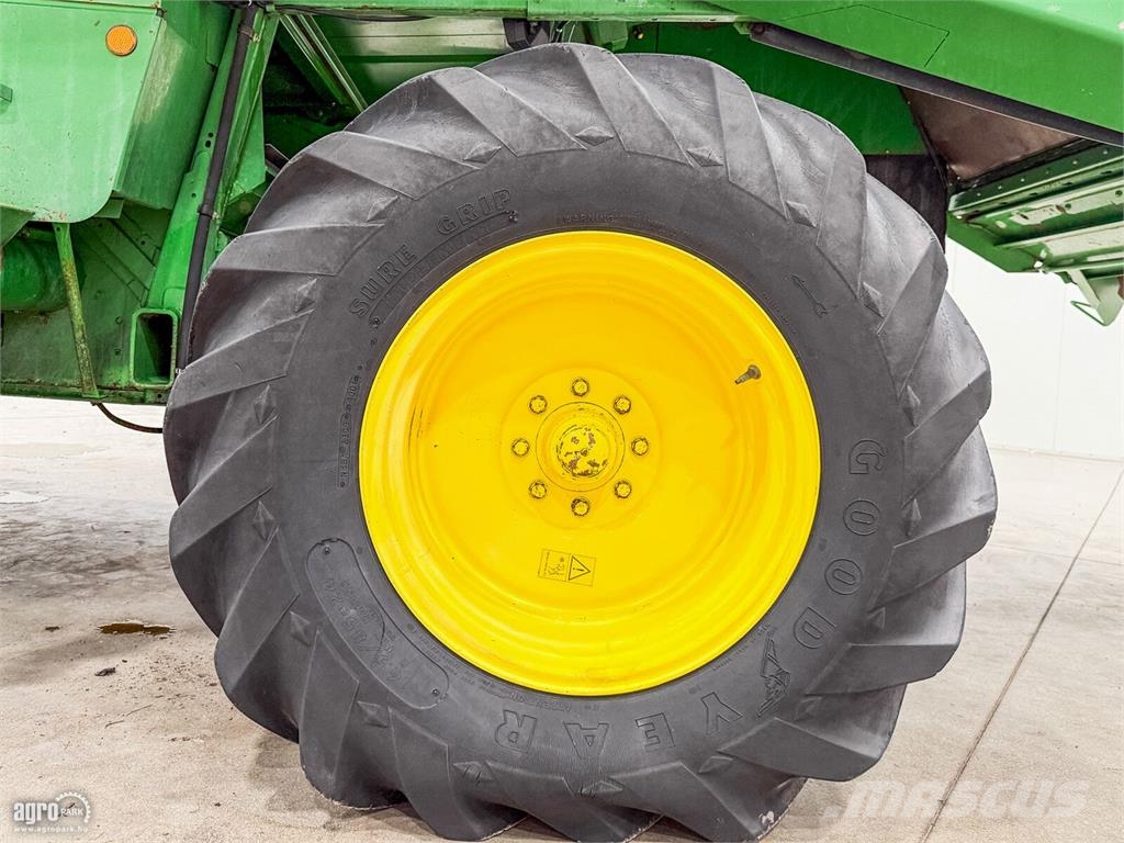 John Deere 9560 WTS 5 ládás kombájn, 5,5 méteres 618R asztal  Mietitrebbiatrici