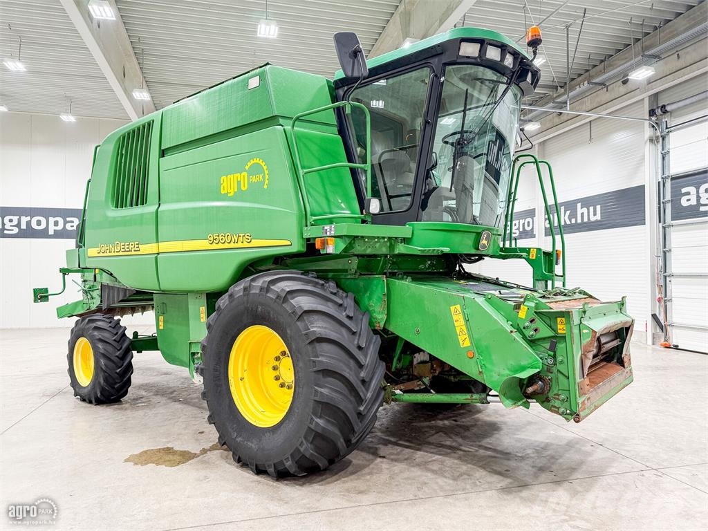 John Deere 9560 WTS 5 ládás kombájn, 5,5 méteres 618R asztal  Mietitrebbiatrici