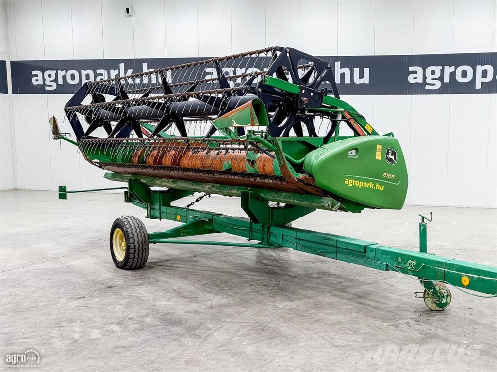 John Deere 9560 WTS 5 ládás kombájn, 5,5 méteres 618R asztal  Mietitrebbiatrici