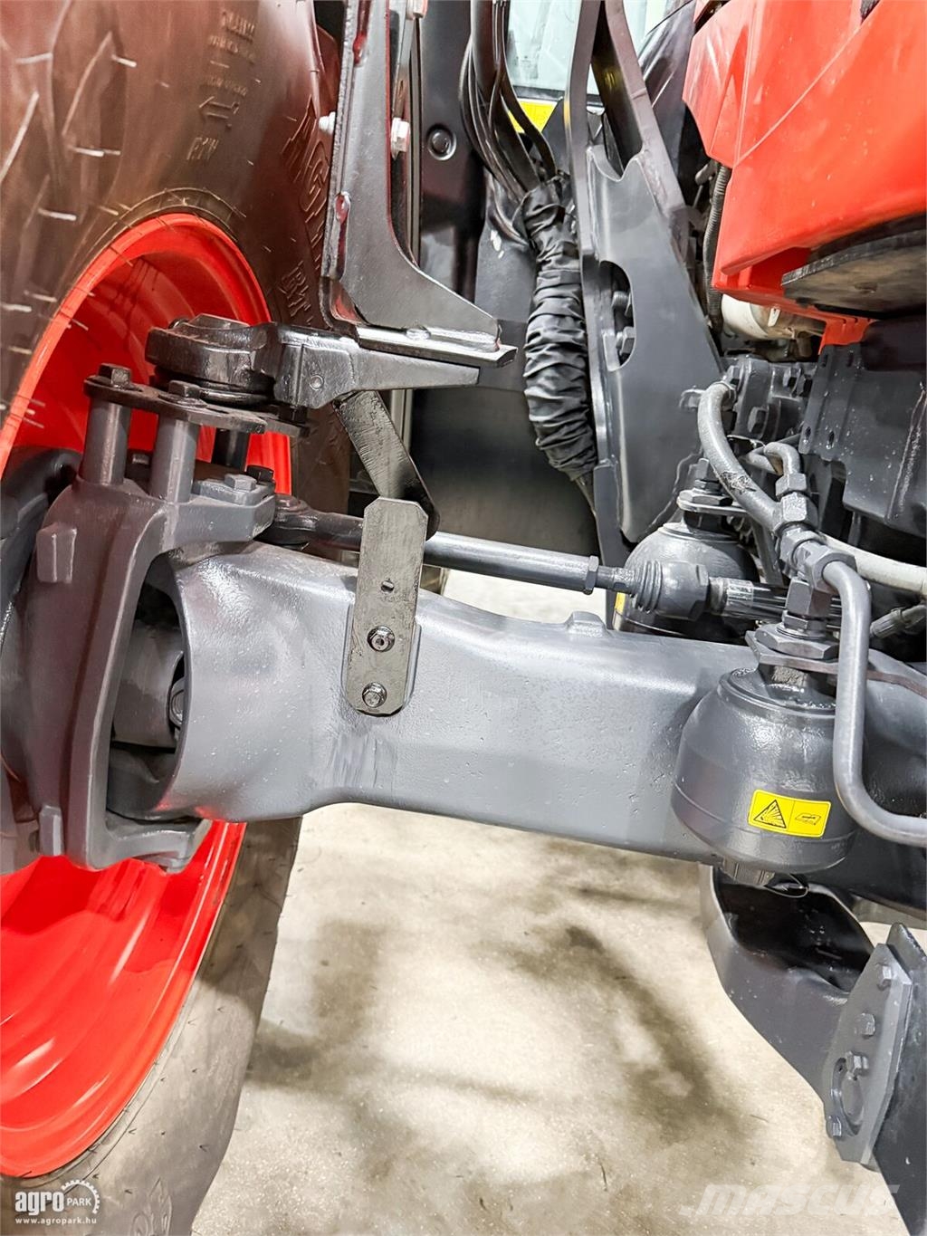 Kubota M7152 54/27 Powershift 50 km/h, rugózott híd, rugó الجرارات
