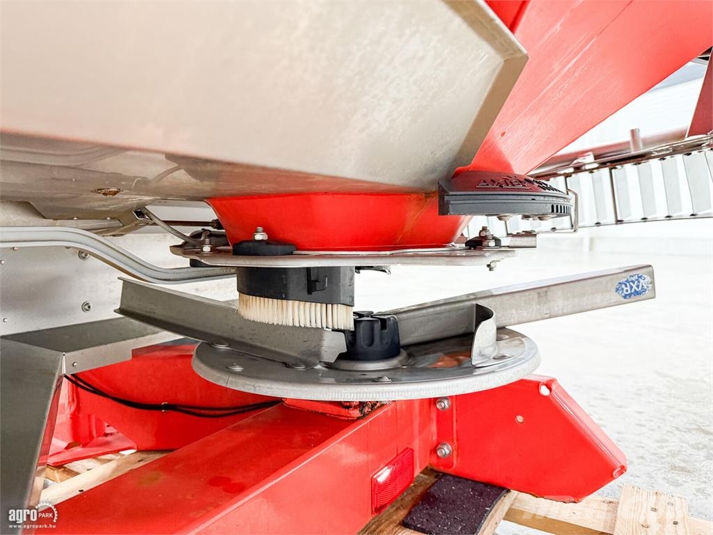 Kuhn Axis 40.2 M-EMC 3.200 literes műtrágyaszóró, EMC m Mineralgödselspridare
