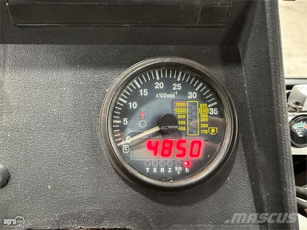 MTZ 820.2 egyenes híd, piros rendszám, 18.600 kg vonta Traktori