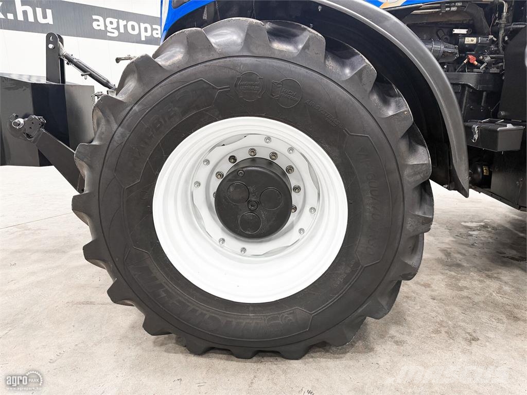 New Holland T8.360 19/4 Eco 40 km/h váltó, rugózott híd, rugóz Traktorok