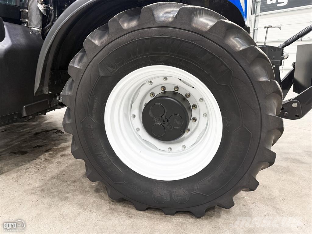 New Holland T8.360 19/4 Eco 40 km/h váltó, rugózott híd, rugóz Traktorok
