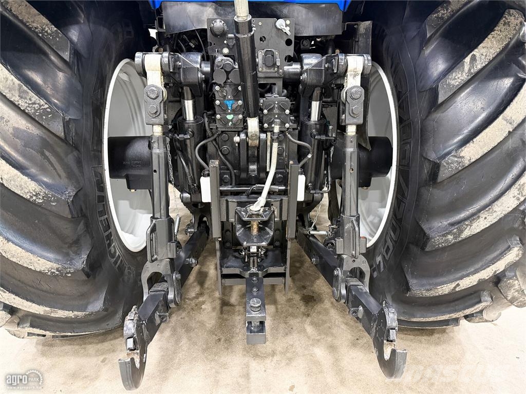 New Holland T8.360 19/4 Eco 40 km/h váltó, rugózott híd, rugóz Traktorok
