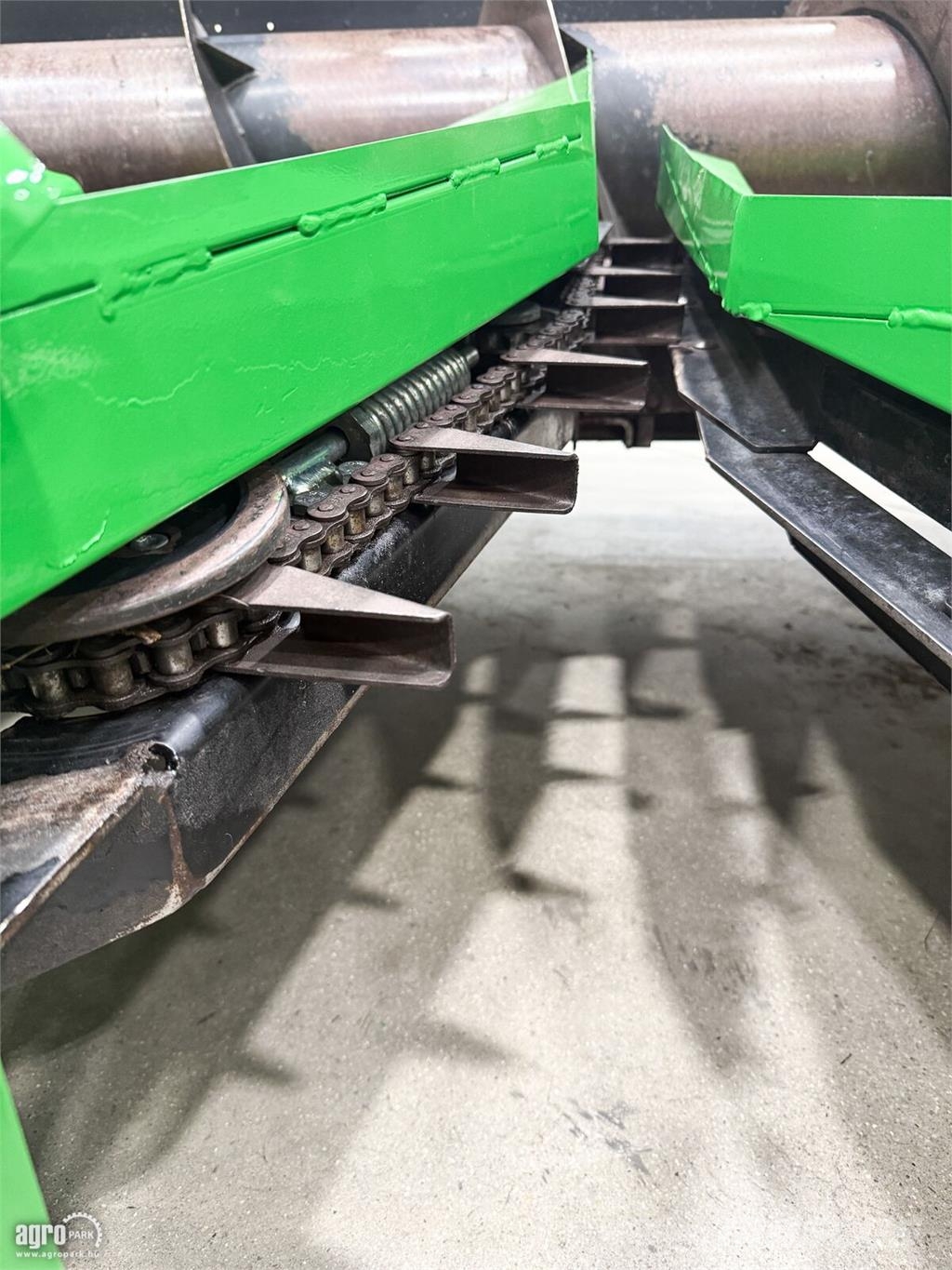 Oros Sun 12R 12 soros napraforgó vágóasztal, John Deere رؤوس الحصادات الدراسات