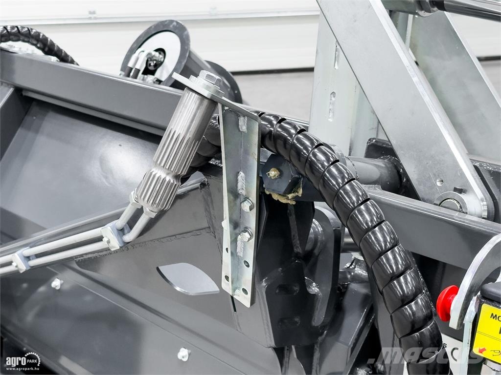 Tecnomais TMRP4 8R-F 8 soros, csukható vázas kukorica adapte 聯合收割機頭