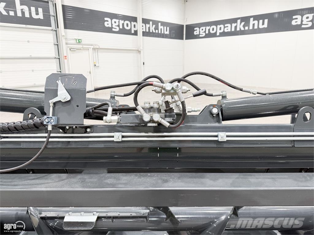 Tecnomais TMRP4 8R-F 8 soros, csukható vázas kukorica adapte 聯合收割機頭