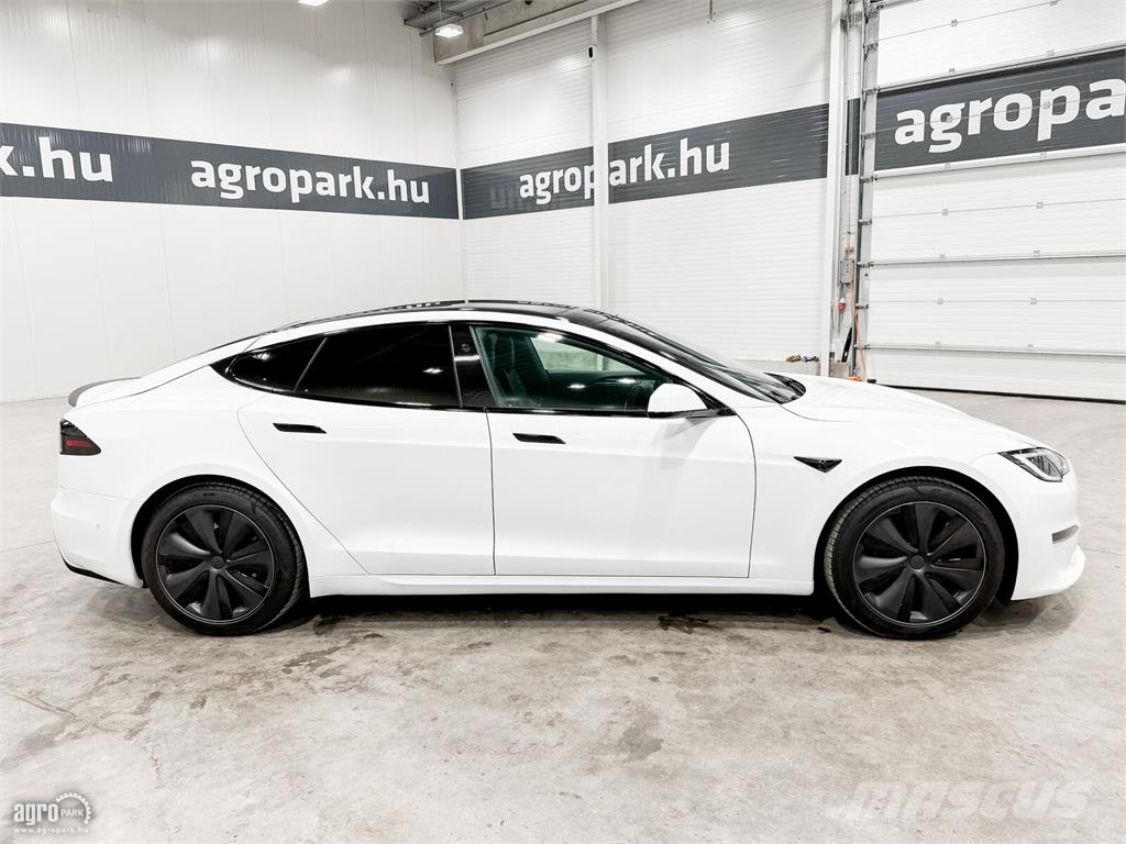 Tesla Model S Plaid sérülésmentes, gyári garanciás, 1020 Автомобілі
