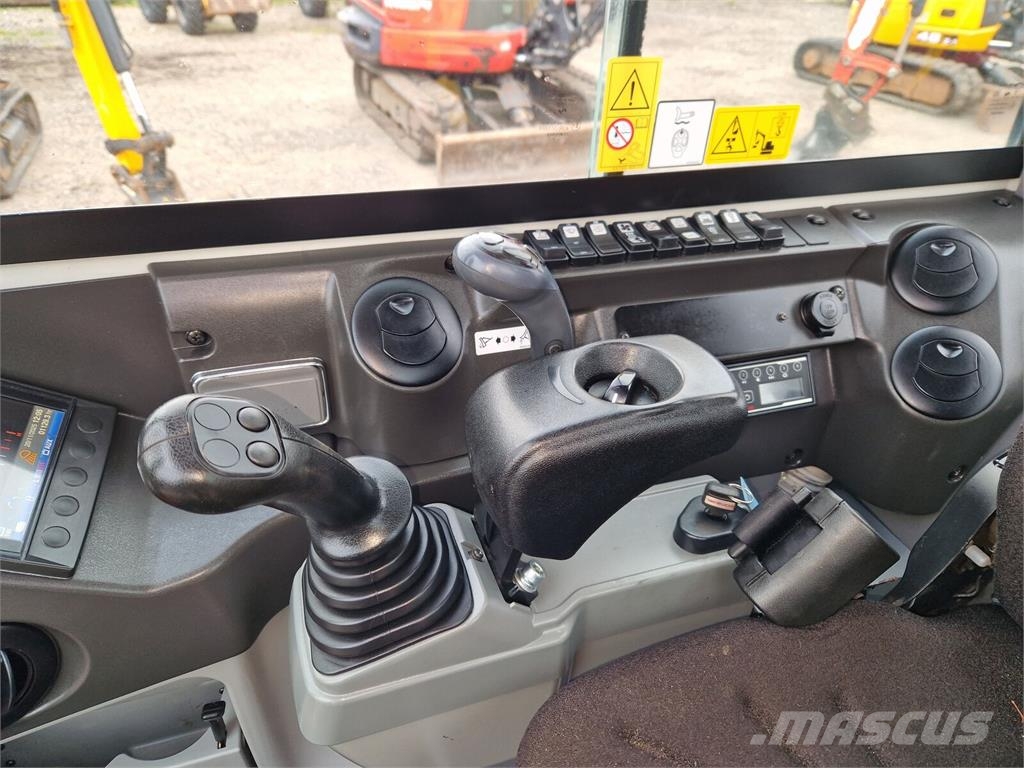 Takeuchi TB 230 2021r 1100mtg hydrauliczne szybkozłącze Mini bageri < 7t
