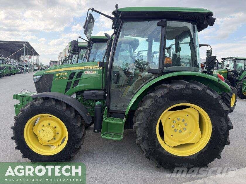 John Deere 5075E الجرارات