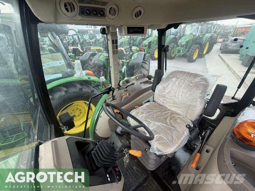 John Deere 5075E الجرارات