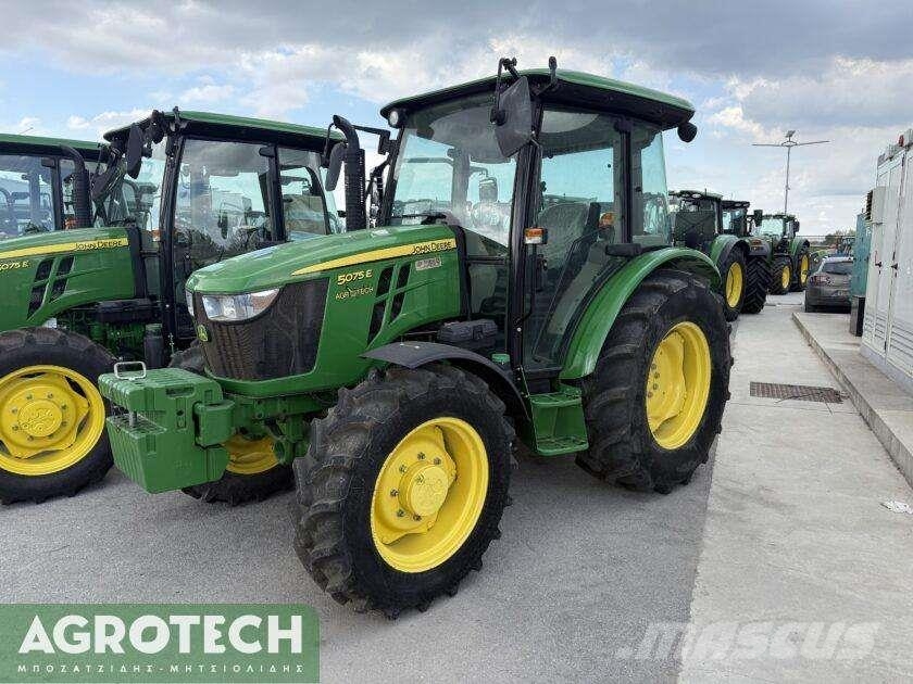 John Deere 5075E الجرارات