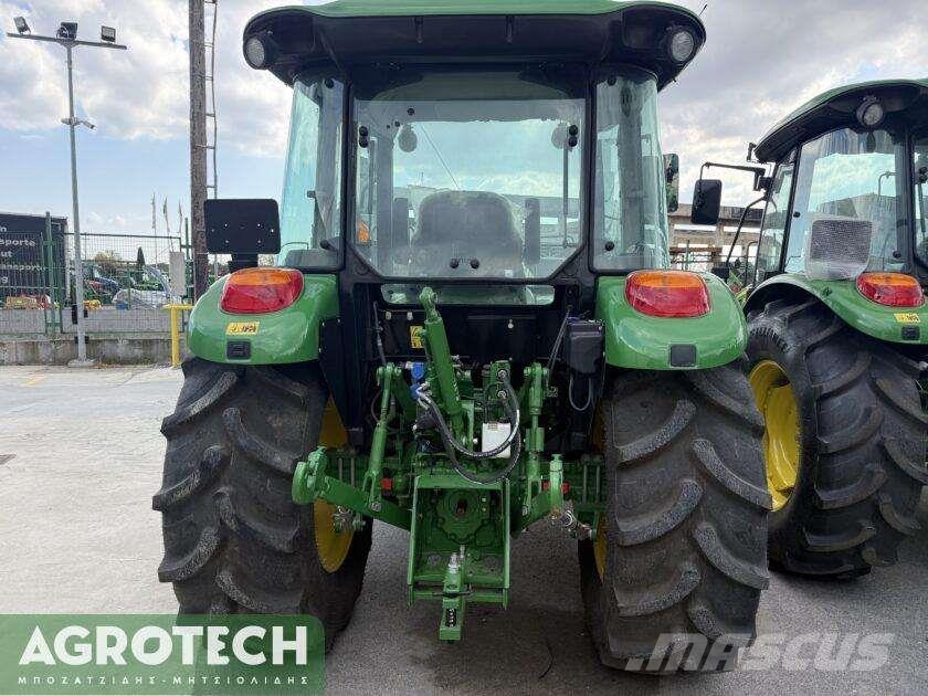 John Deere 5075E الجرارات