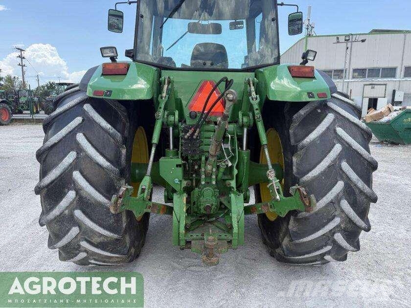 John Deere 8300 Traktori