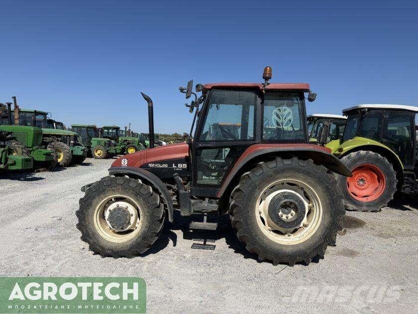 New Holland L 85 Traktori