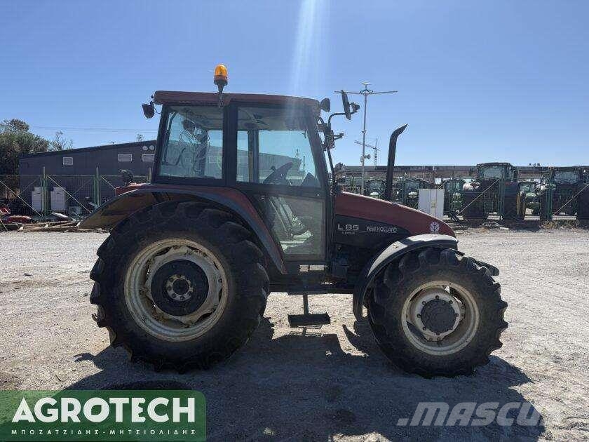 New Holland L 85 Traktori