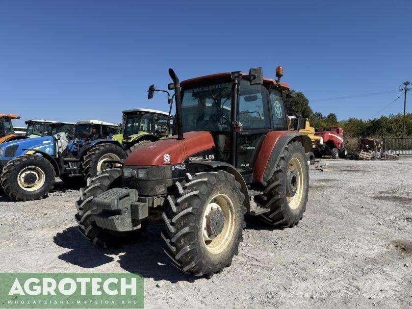 New Holland L 85 Traktori