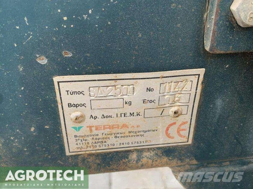  SA 2500 Трактори