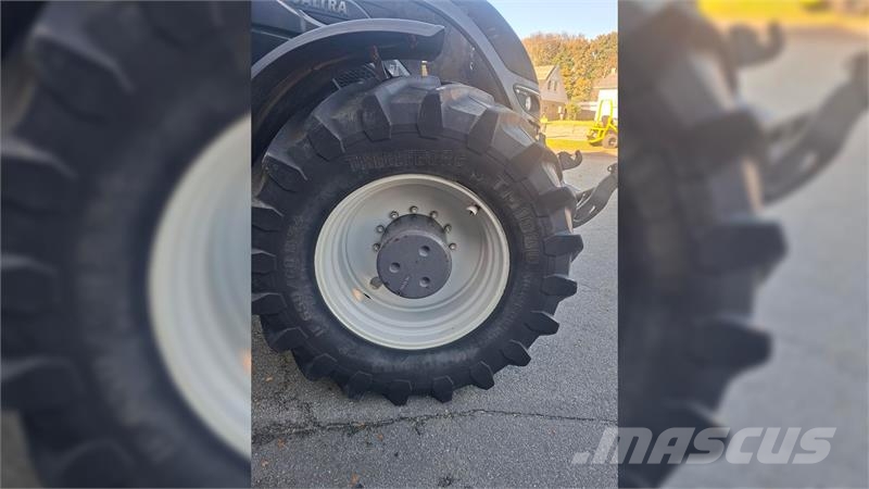 Valtra S374 الجرارات