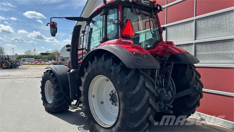 Valtra T214 Versu Ciągniki rolnicze