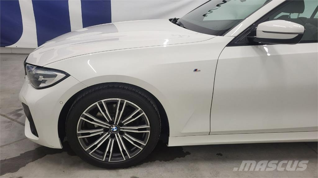 BMW 320 Автомобілі