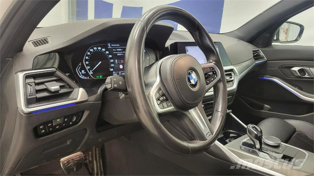 BMW 320 Автомобілі
