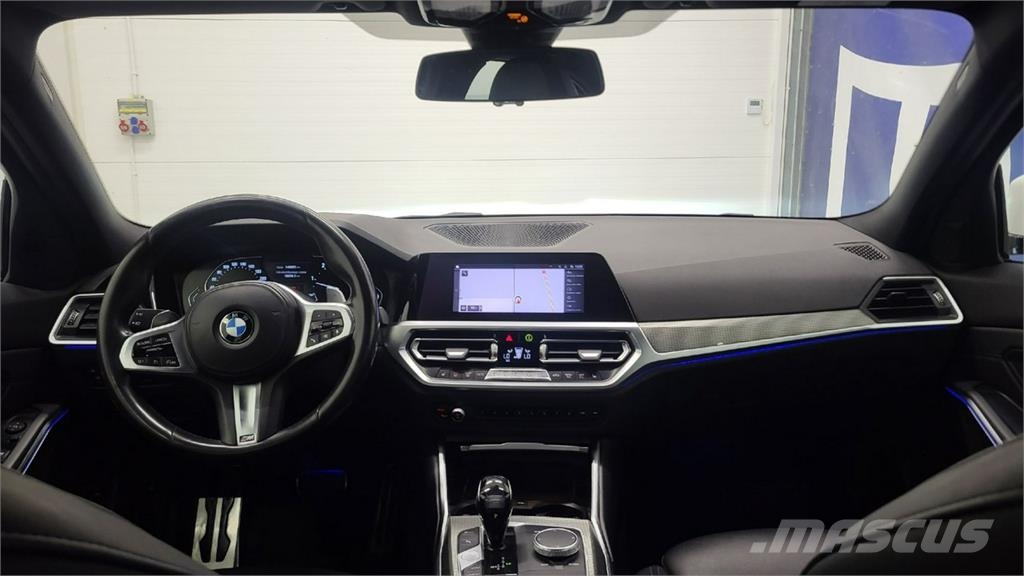 BMW 320 Автомобілі