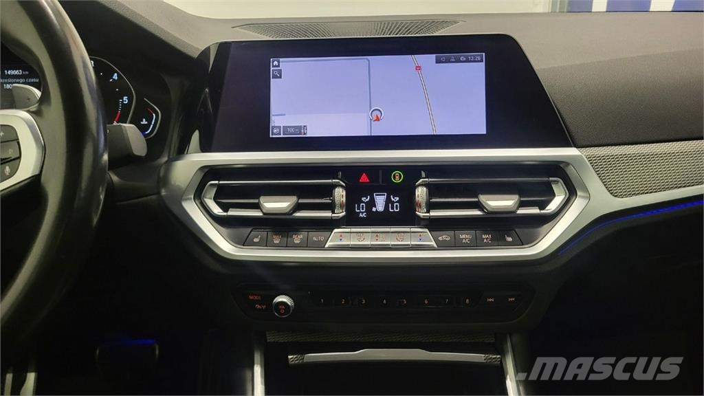 BMW 320 Автомобілі