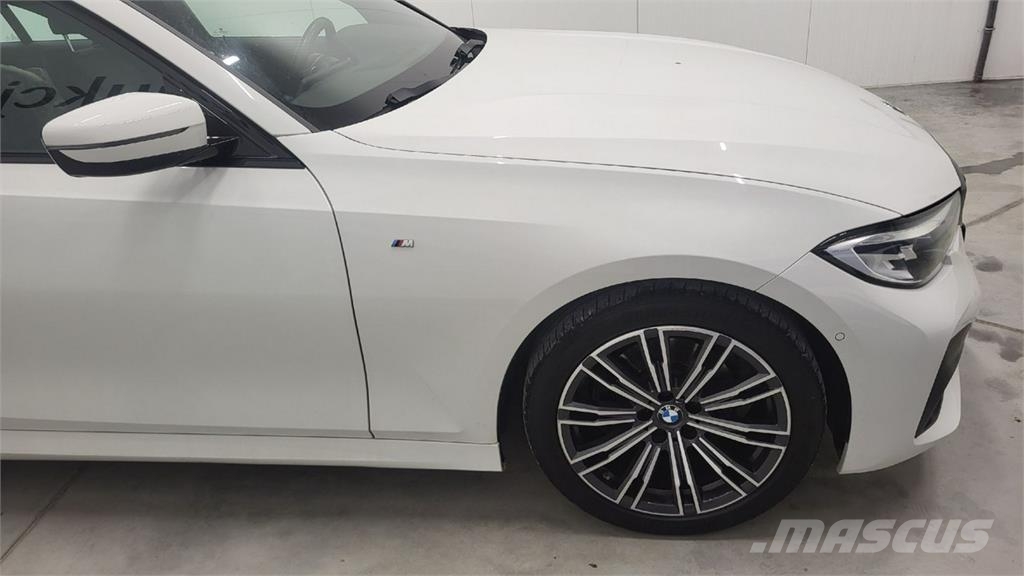 BMW 320 Автомобілі