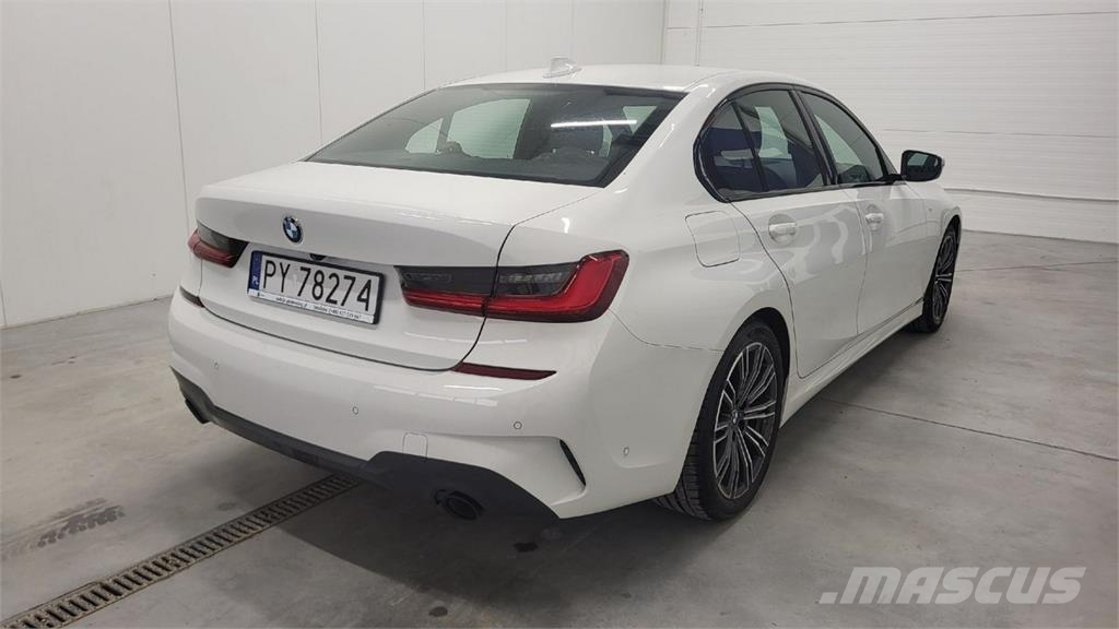 BMW 320 Автомобілі