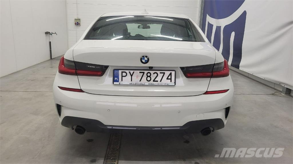 BMW 320 Автомобілі